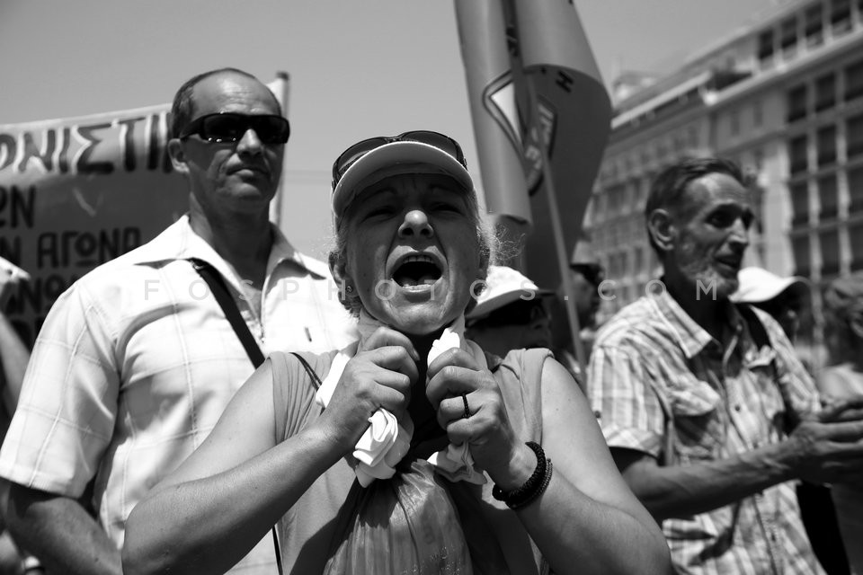 Workers in municipalities protest in central Athens / ΠΟΕ-ΟΤΑ πορεία διαμαρτυρίας