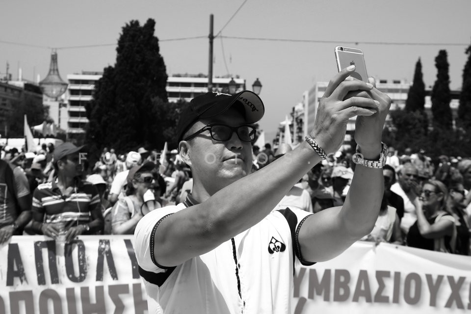 Workers in municipalities protest in central Athens / ΠΟΕ-ΟΤΑ πορεία διαμαρτυρίας