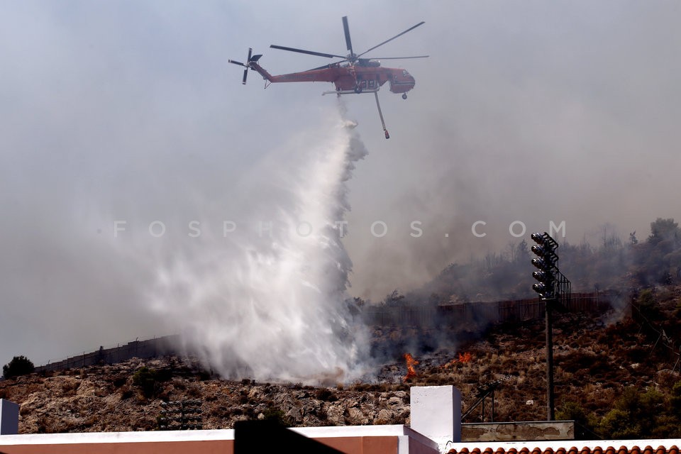 Fire in Kesariani south suburb of Athens  /  Πυρκαγιά στην Καισαριανή