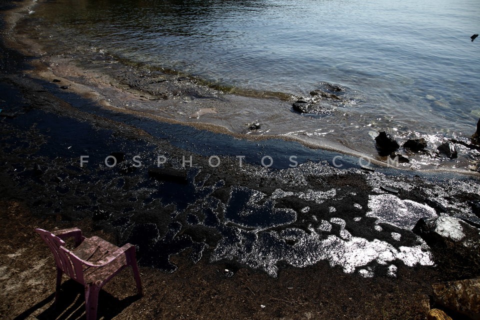 Oil pollution in the Saronic Gulf / Ρύπανση στο Σαρωνικό μετά τη βύθιση δεξαμενοπλοίου