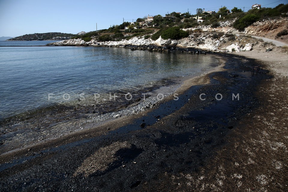 Oil pollution in the Saronic Gulf / Ρύπανση στο Σαρωνικό μετά τη βύθιση δεξαμενοπλοίου