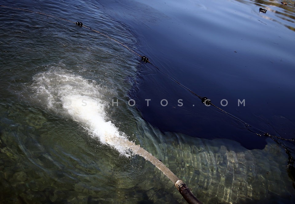 Oil pollution in the Saronic Gulf / Ρύπανση στο Σαρωνικό μετά τη βύθιση δεξαμενοπλοίου