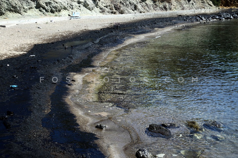 Oil pollution in the Saronic Gulf / Ρύπανση στο Σαρωνικό μετά τη βύθιση δεξαμενοπλοίου