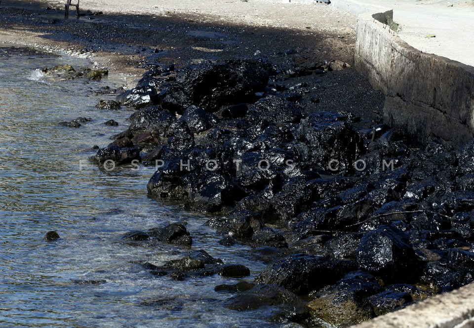 Oil pollution in the Saronic Gulf / Ρύπανση στο Σαρωνικό μετά τη βύθιση δεξαμενοπλοίου