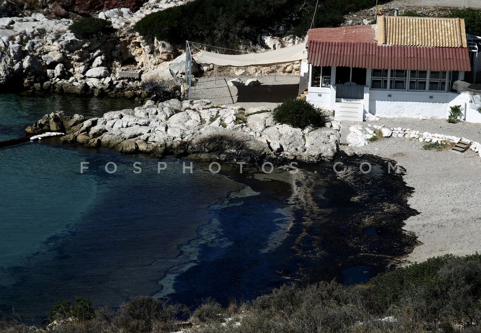 Oil pollution in the Saronic Gulf / Ρύπανση στο Σαρωνικό μετά τη βύθιση δεξαμενοπλοίου