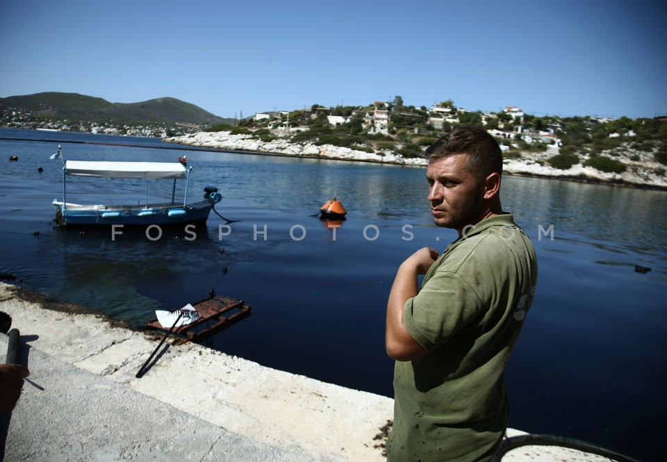 Oil pollution in the Saronic Gulf / Ρύπανση στο Σαρωνικό μετά τη βύθιση δεξαμενοπλοίου