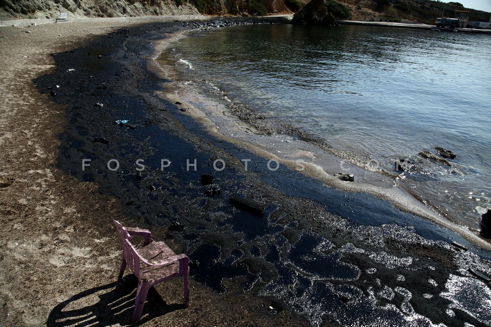 Oil pollution in the Saronic Gulf / Ρύπανση στο Σαρωνικό μετά τη βύθιση δεξαμενοπλοίου