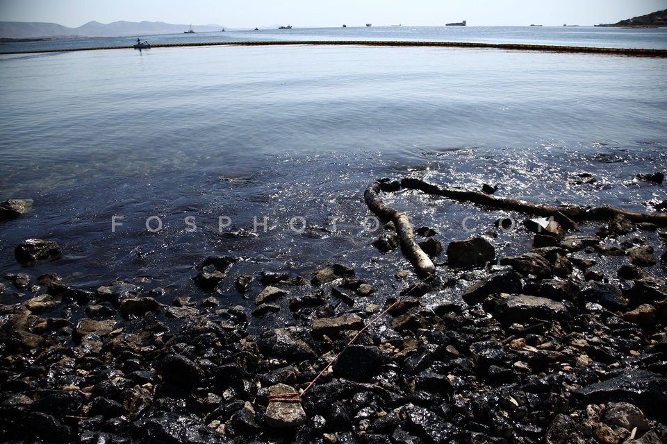 Oil pollution in the Saronic Gulf / Ρύπανση στο Σαρωνικό μετά τη βύθιση δεξαμενοπλοίου