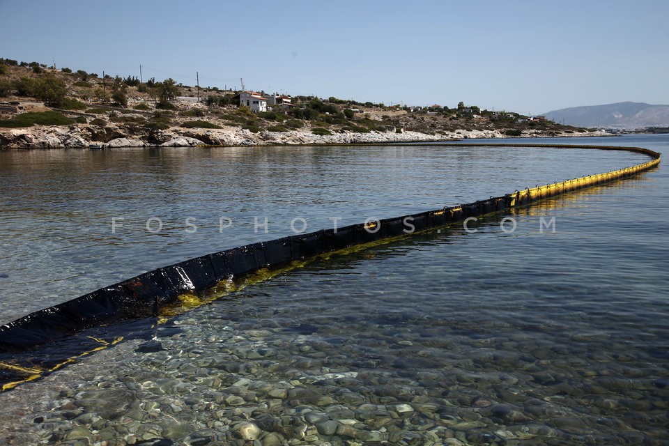 Oil pollution in the Saronic Gulf / Ρύπανση στο Σαρωνικό μετά τη βύθιση δεξαμενοπλοίου