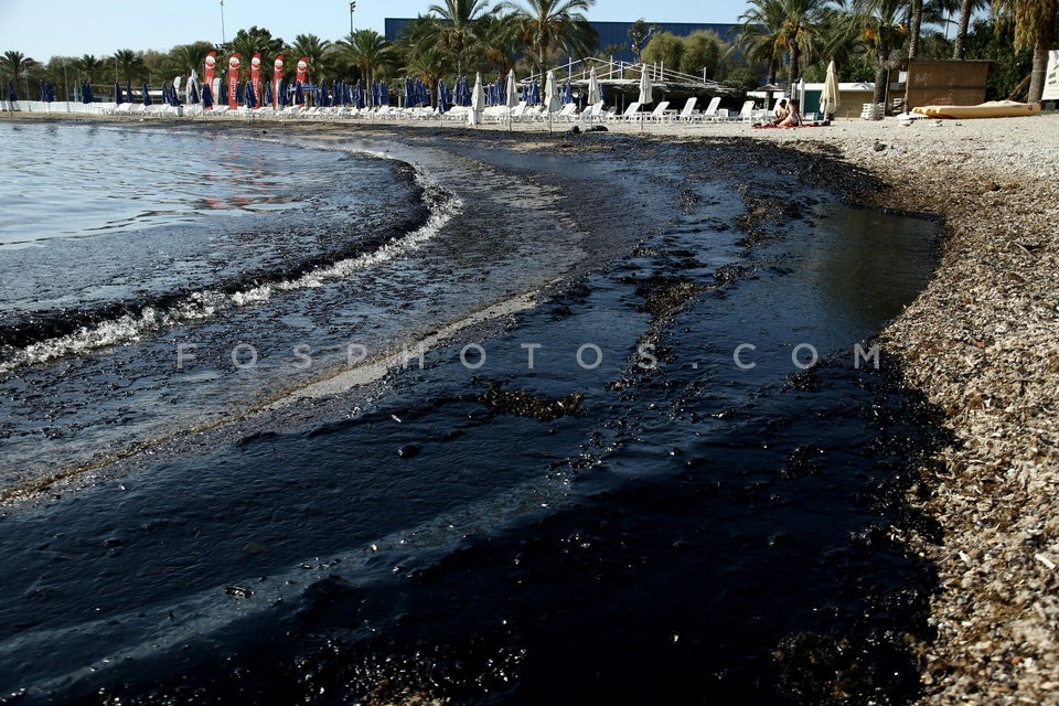 Greek oil spill spreads to Athens riviera  / Ρύπανση στο Σαρωνικό μετά τη βύθιση δεξαμενοπλοίου