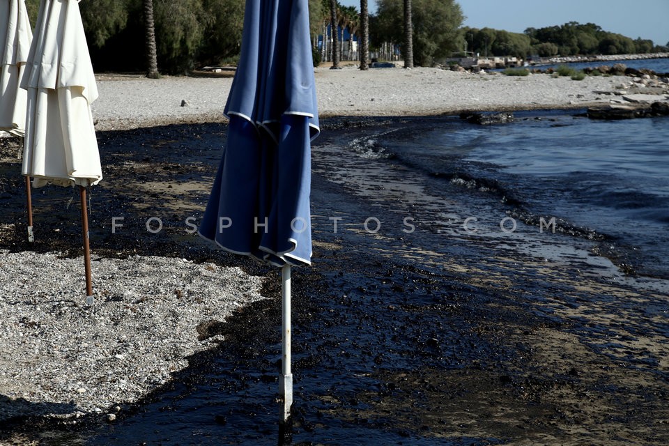 Greek oil spill spreads to Athens riviera  / Ρύπανση στο Σαρωνικό μετά τη βύθιση δεξαμενοπλοίου