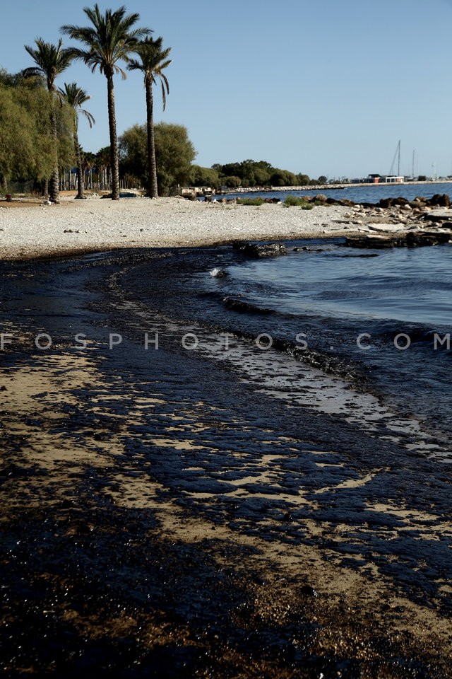 Greek oil spill spreads to Athens riviera  / Ρύπανση στο Σαρωνικό μετά τη βύθιση δεξαμενοπλοίου