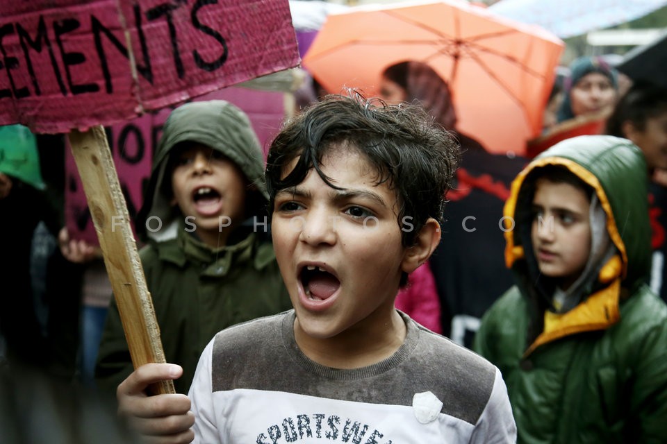 Syrian refugees protest at the German embassy / Διαμαρτυρία προσφύγων στην Γερμανική πρεσβεία