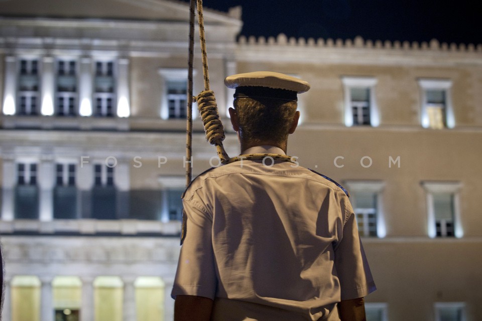 Policemen  firefighters  and port policemen protest  /  Συγκέντρωση διαμαρτυρίας σωμάτων ασφαλείας