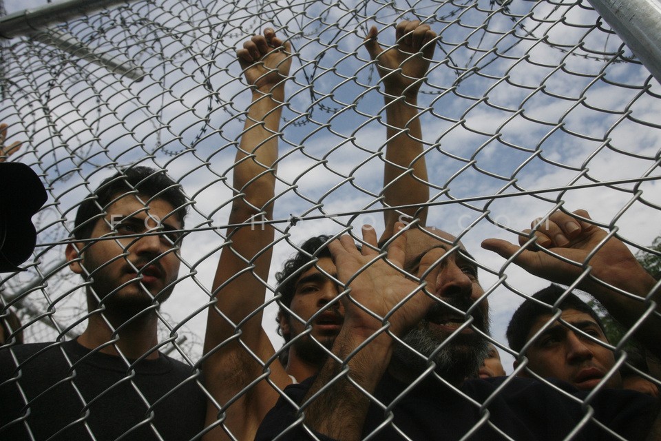 Immigration detention centers /  Κέντρα κράτησης μεταναστών