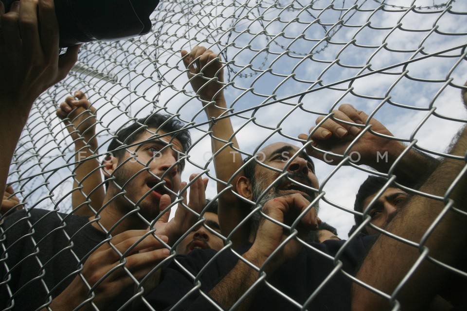 Immigration detention centers /  Κέντρα κράτησης μεταναστών