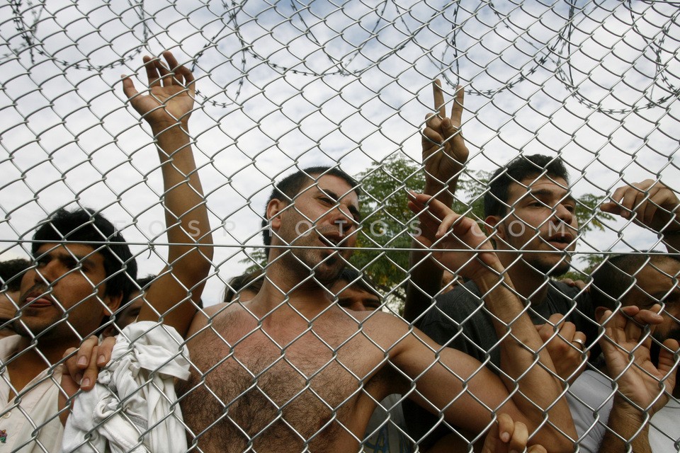 Immigration detention centers /  Κέντρα κράτησης μεταναστών