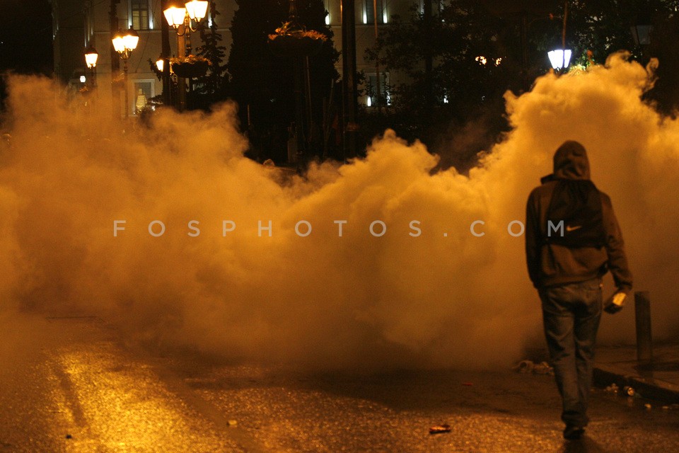 Protestesrs clash with police / Συγκρούσεις διαδηλωτών με τα ΜΑΤ