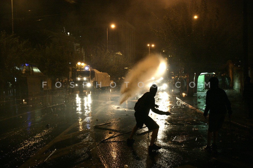 Protestesrs clash with police / Συγκρούσεις διαδηλωτών με τα ΜΑΤ