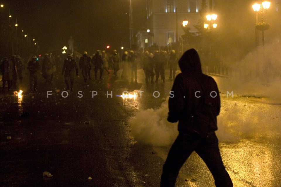 Protestesrs clash with police / Συγκρούσεις διαδηλωτών με τα ΜΑΤ