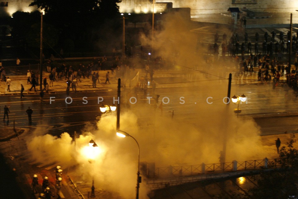 Protestesrs clash with police / Συγκρούσεις διαδηλωτών με τα ΜΑΤ