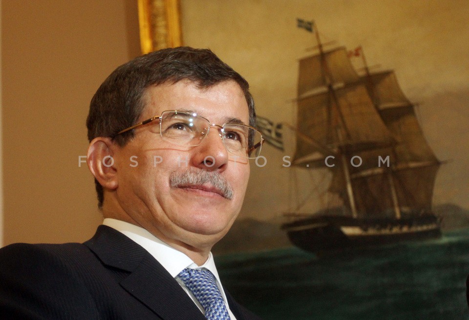 Ahmet Davutoğlu in Athens  /  Ο Αχμέτ Νταβούτογλου στην Αθήνα