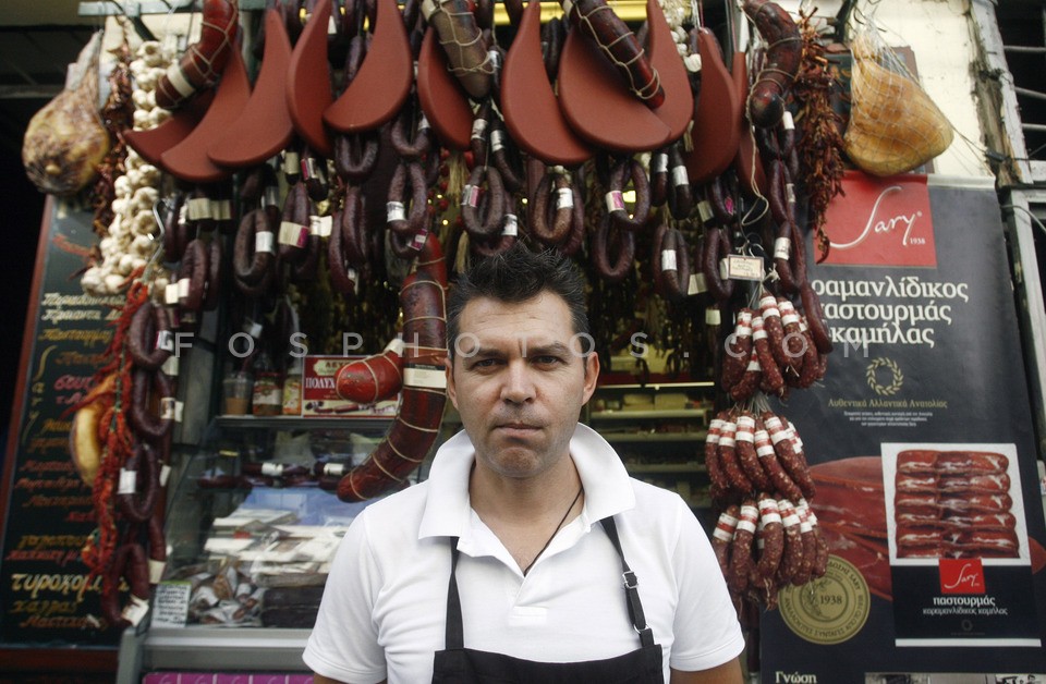 Stores in the Athens market  /  Καταστήματα στην αγορά της Αθήνας