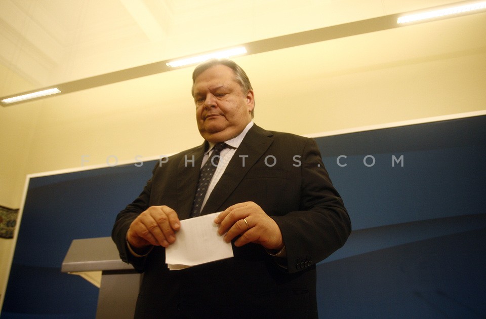 Samaras-Venizelos-Kouvelis meeting  /  Συνάντηση Σαμαρά-Βενιζέλου-Κουβέλη