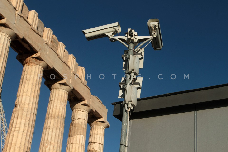 Acropolis hill after rain  /  Ο Λόφος της Ακρόπολης μετά την βροχή