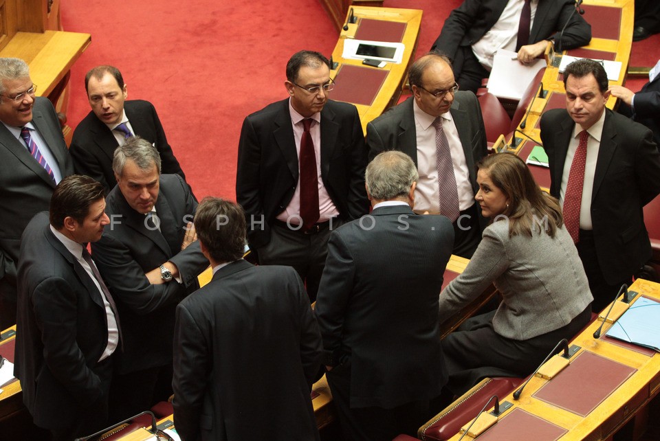 Plenary session at Parliament  /  Συζήτηση στην ολομέλεια της Βουλής