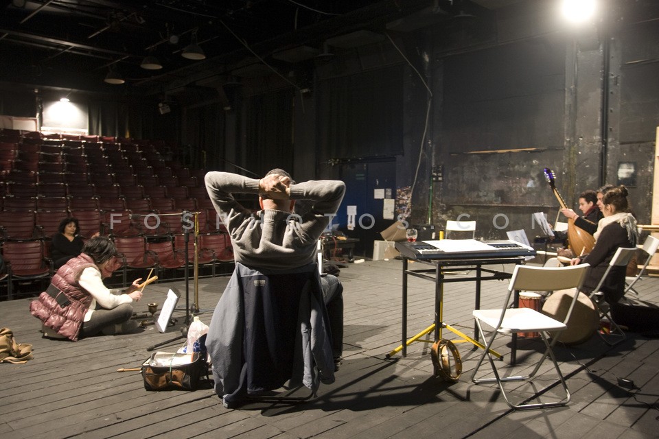 Empros occupy theater/ Κατάληψη του Θέατρου Εμπρός