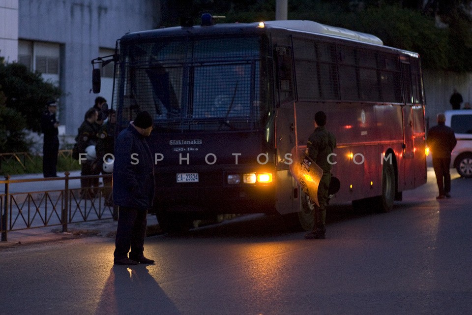 To Appeals Prosecutor two of four suspects / Στον Εισαγγελέα Εφετών δύο από τους τέσσερες συλληφθέντες