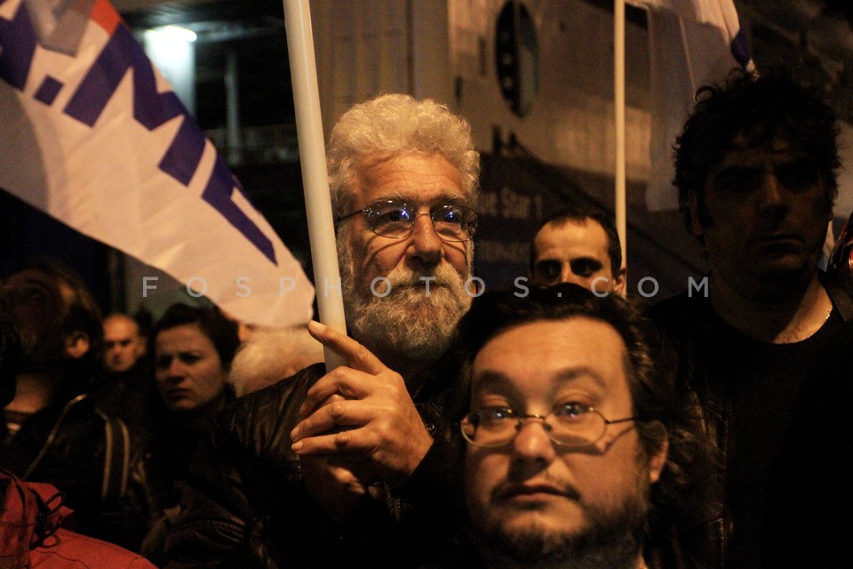 Gathering  in protest at the Port of Piraeus  /  Συγκέντρωση στο Λιμάνι του Πειραιά