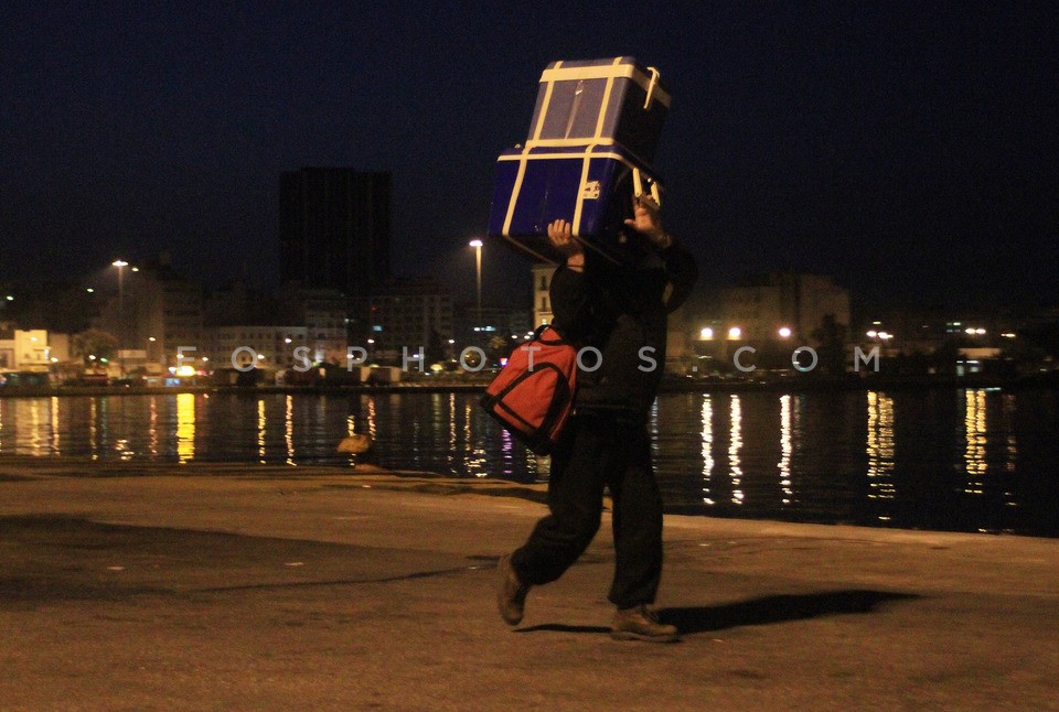 Police intervention in the port of Piraeus   /  Αστυνομική επέμβαση στον  Πειραιά