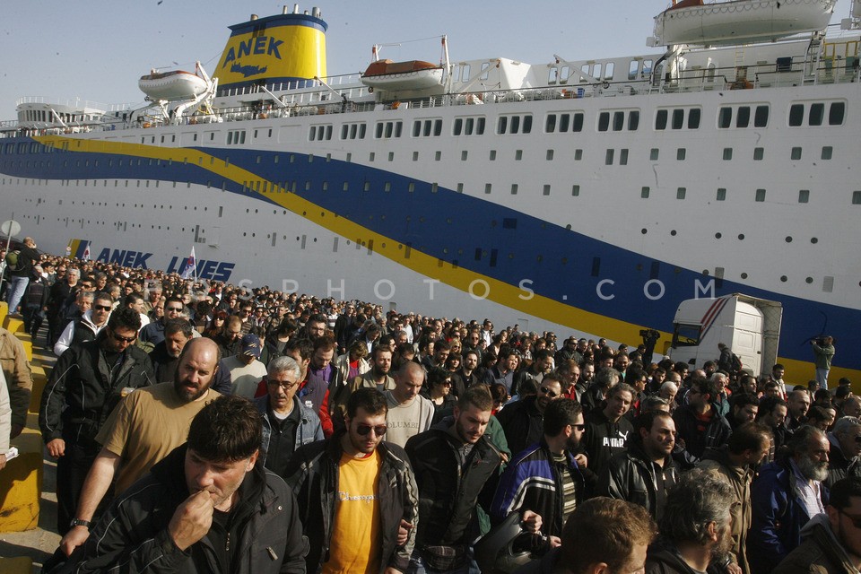 Protest march to the Ministry of  Mercantile Marine  / Πορεία στο Υπουργείο Ναυτιλίας