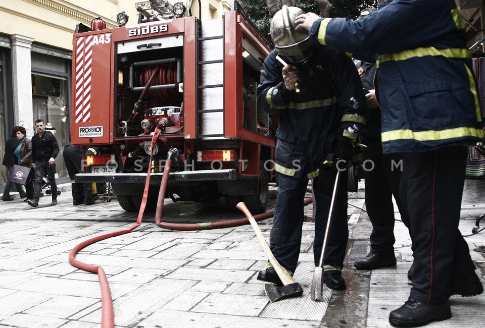 Fire at Aiolou street / Πυρκαγιά στην Αιόλου