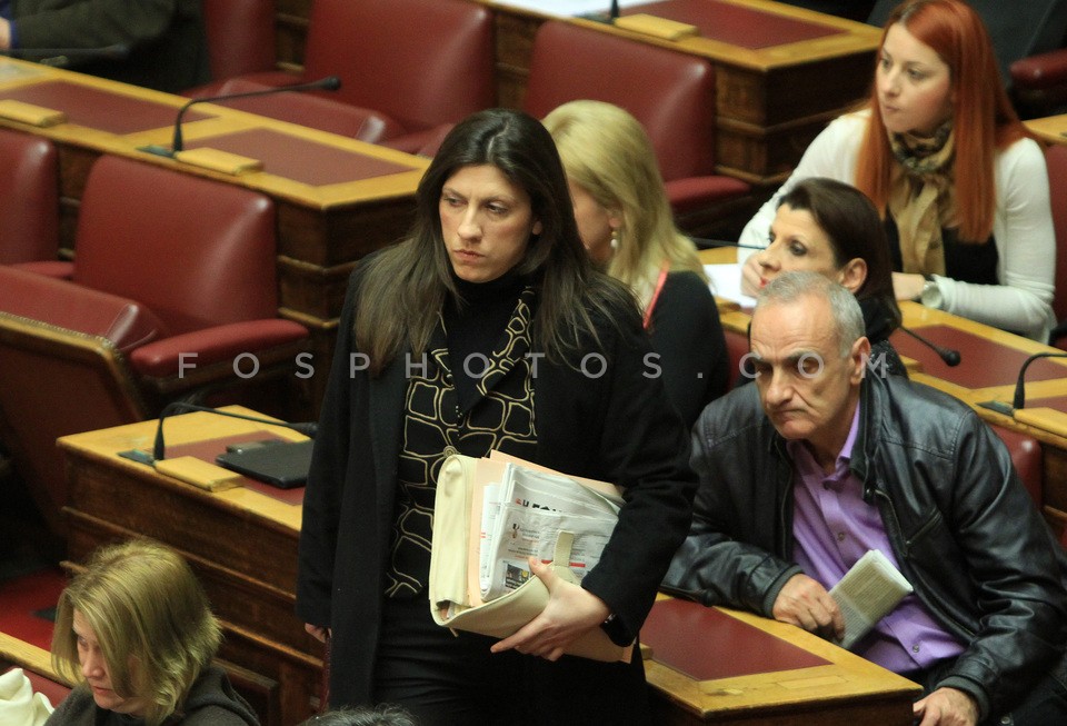 Plenary session at Parliament  /  Συζήτηση στην ολομέλεια της Βουλής