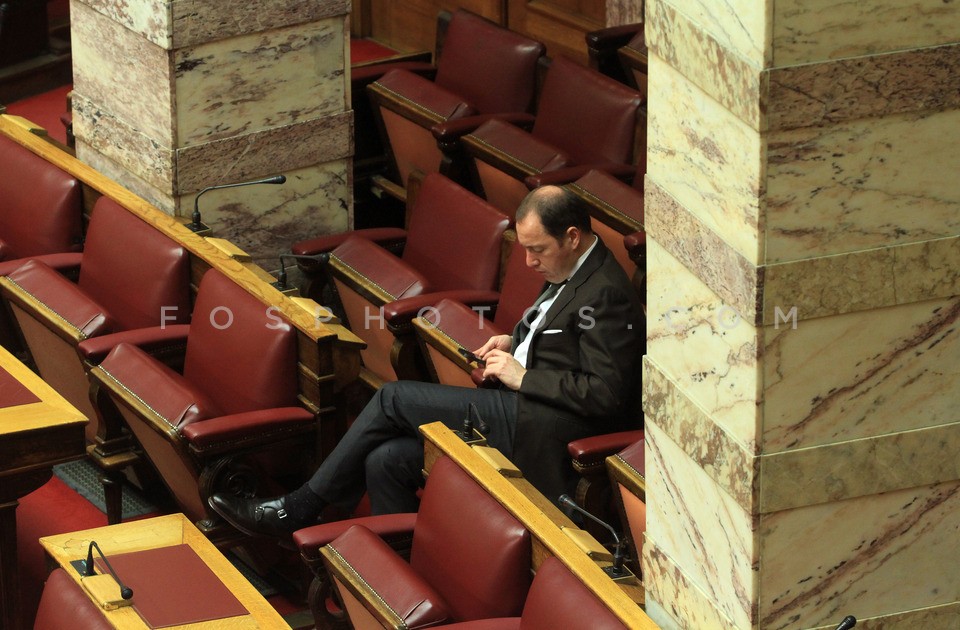 Plenary session at Parliament  /  Συζήτηση στην ολομέλεια της Βουλής