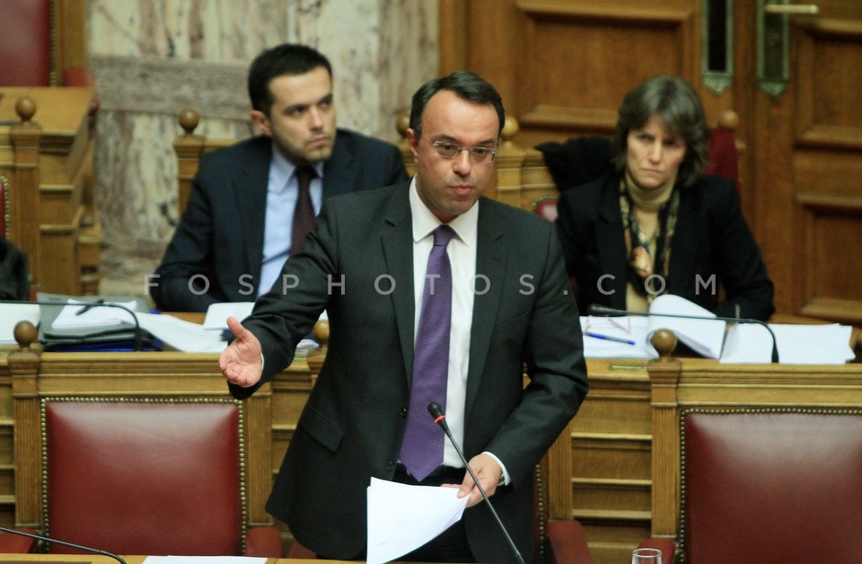 Plenary session at Parliament  /  Συζήτηση στην ολομέλεια της Βουλής