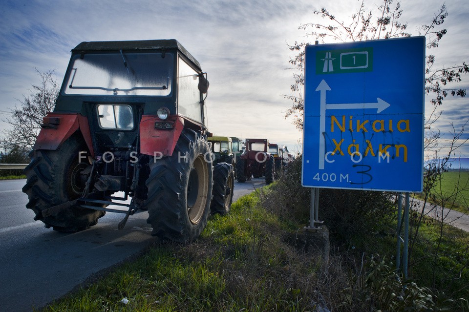 Greek farmers protest and block national roads