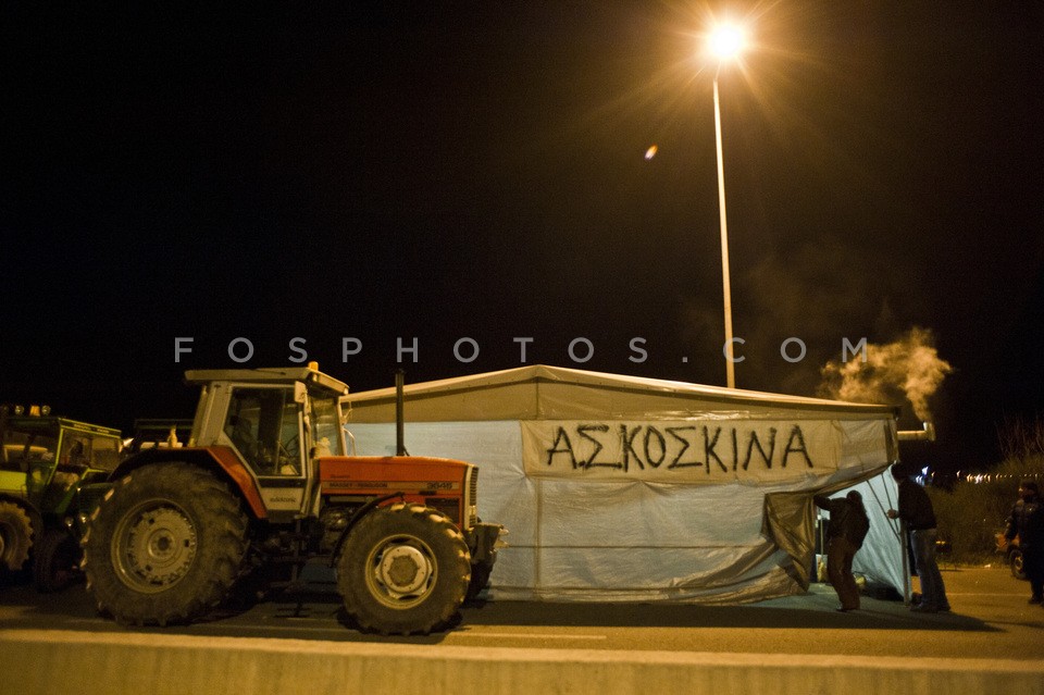 Greek farmers protest and block national roads