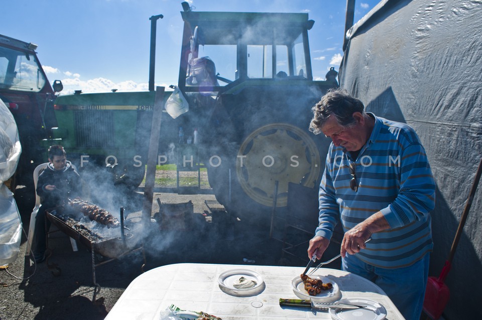 Greek farmers protest and block national roads