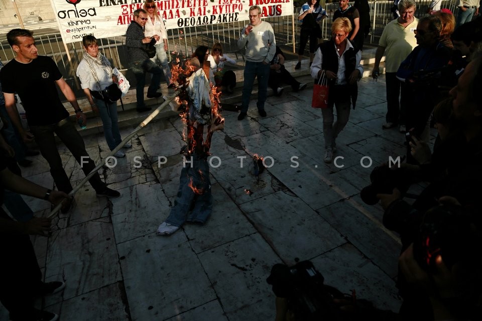 Protest at Syntagma Square / Διαμαρτυρία στην Πλατεία Συντάγματως