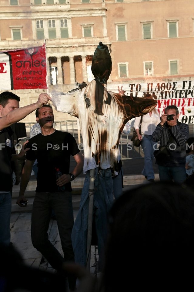 Protest at Syntagma Square / Διαμαρτυρία στην Πλατεία Συντάγματως