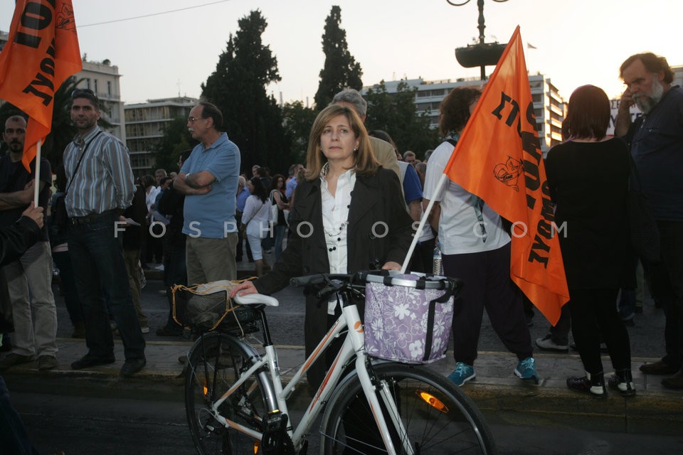 Protest outside the Parliament / Διαμαρτυρία Έξω από το Κοινοβούλιο