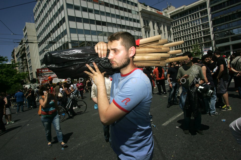 Communist Affiliated in Syntagma for May Day / Συγκέντρωση του ΠΑΜΕ στο Σύνταγμα για την Πρωτομαγιά