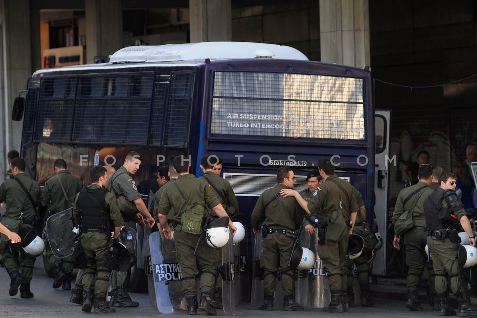 Prohibition on food distribution of the party Golden Dawn   /  Απαγόρευση διανομής  Χρυσής Αυγής