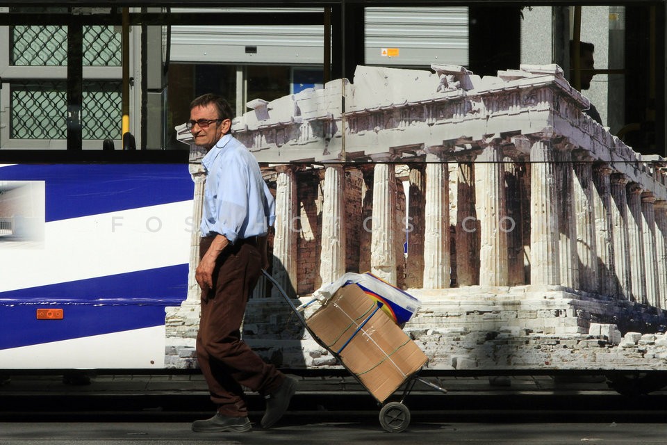 Prohibition on food distribution of the party Golden Dawn   /  Απαγόρευση διανομής  Χρυσής Αυγής