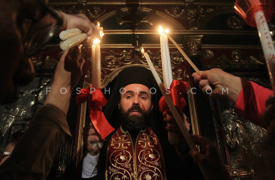 The Holy Light in Athens  /  Το Άγιο Φως στο Μετόχι του Παναγίου Τάφου στην Πλάκα