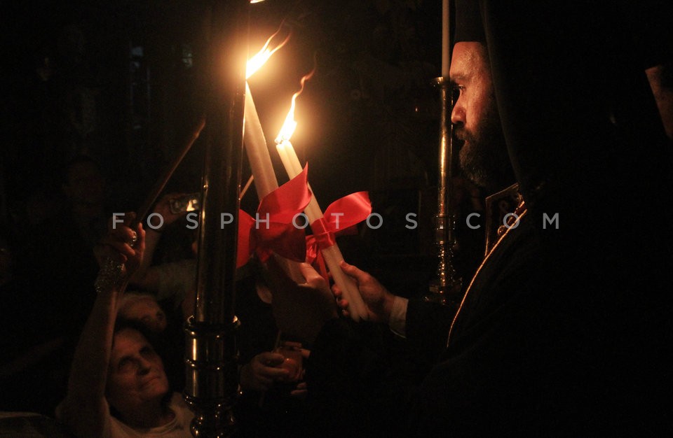 The Holy Light in Athens  /  Το Άγιο Φως στο Μετόχι του Παναγίου Τάφου στην Πλάκα